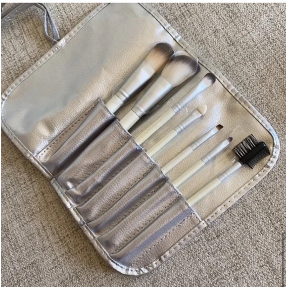 🪞 NWT Set 7 piece makeup brush glam set with silver roll up pouch - Picture 5 of 7